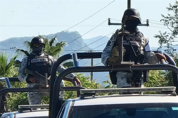 Sicarios despojan a punta de pistola otra camioneta, ahora en «La Costera» en Salvador Alvarado