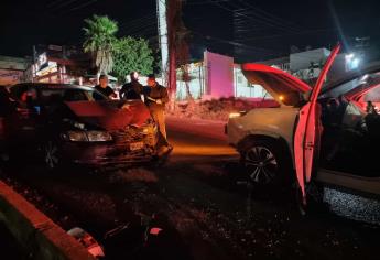 Conductora se mete en sentido contrario y choca de frente contra maestra