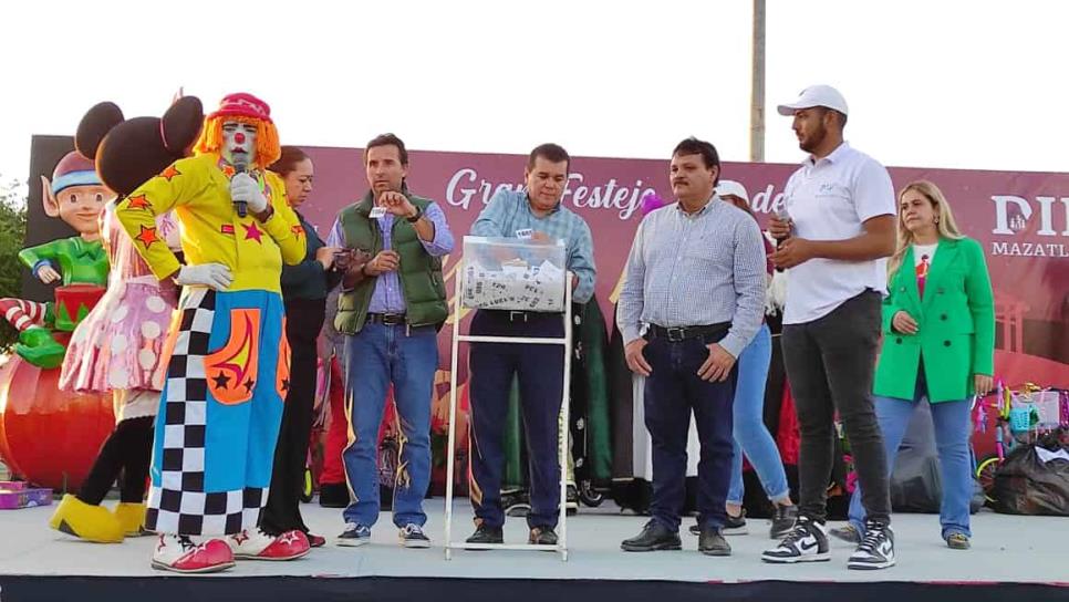 Los Reyes Magos llegan a Mazatlán y alegran el corazón de cientos de niños