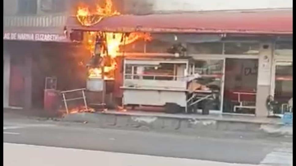 Carreta de tacos es consumida por las llamas en Villa Unión, Mazatlán