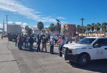 Se manifiestan transportistas sobre la Mochis-Topolobampo