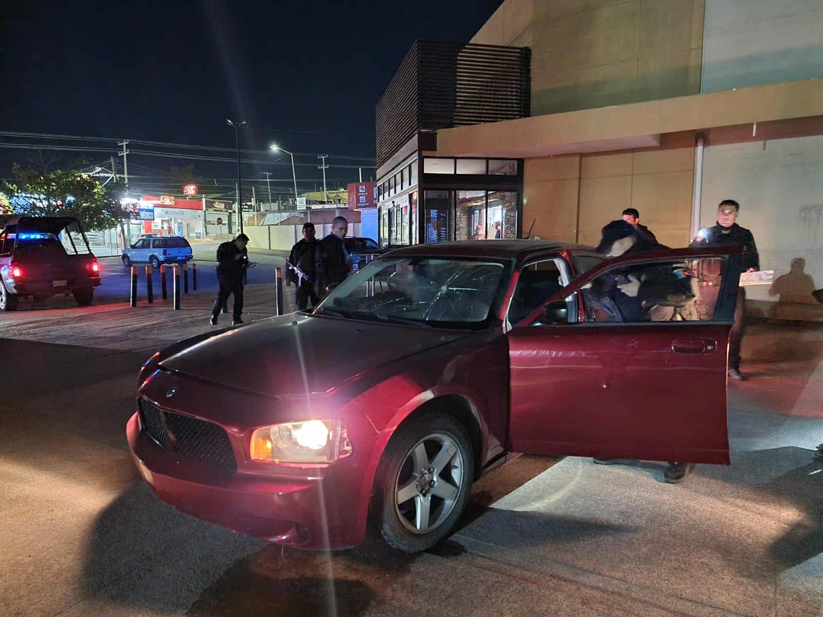 A balazos atacan a joven en estacionamiento de Culiacán