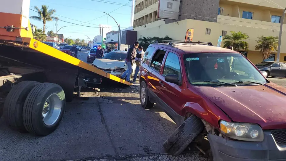 Se registra accidente en Los Mochis tras no respetar un alto