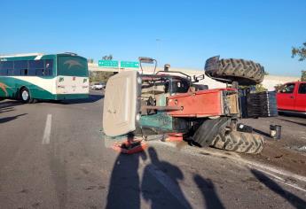 Choque entre tractor y autobús deja seis heridos en Ahome