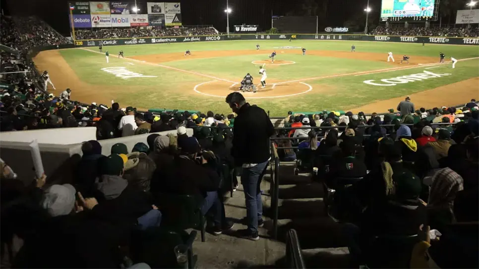 Ambiente familiar en final de Cañeros vs Algodoneros en el Chevron Park