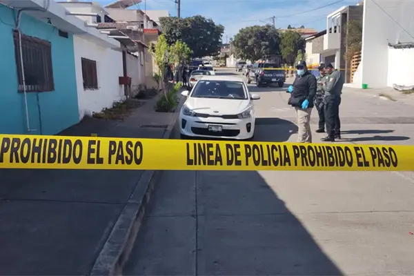 Localizan auto baleado en Culiacán, lo relacionan a ataque contra la GN Localizan auto baleado en Culiacán, lo relacionan a ataque contra la GN
