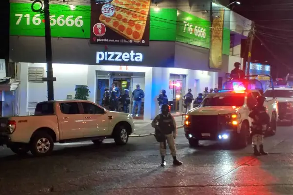 Se agarran a balazos gatilleros y Guardia Nacional en la Miguel Alemán, en Culiacán Se agarran a balazos gatilleros y Guardia Nacional en la Miguel Alemán, en Culiacán