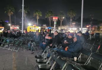 Aficionados apoyan a Los Cañeros desde la explanada de Palacio Municipal