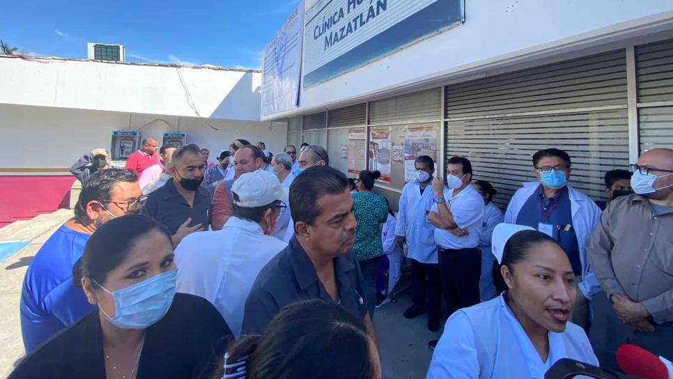 Por falta de medicamentos, se manifiestan trabajadores del ISSSTE en Mazatlán
