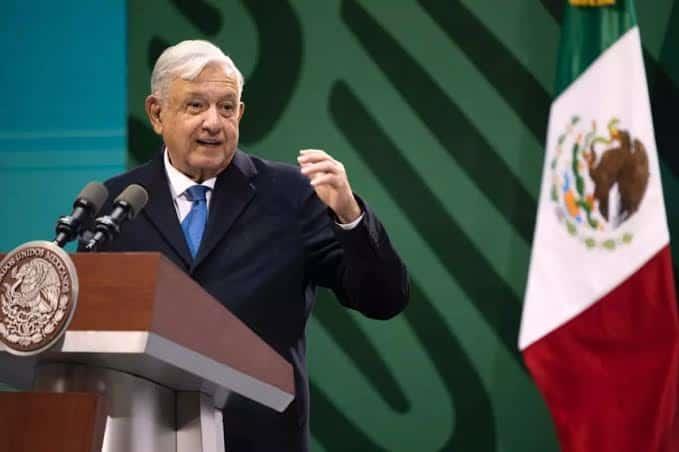 El Presidente de México felicitó a Guillermo del Toro por su Oscar por Pinocho