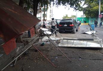 Borracho, provoca carambola: hay dos lesionadas y una carreta de mariscos destrozada