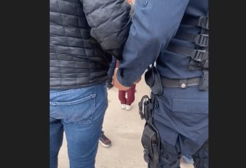 Captan a policía recibiendo presunto soborno en las filas del Chevron Park