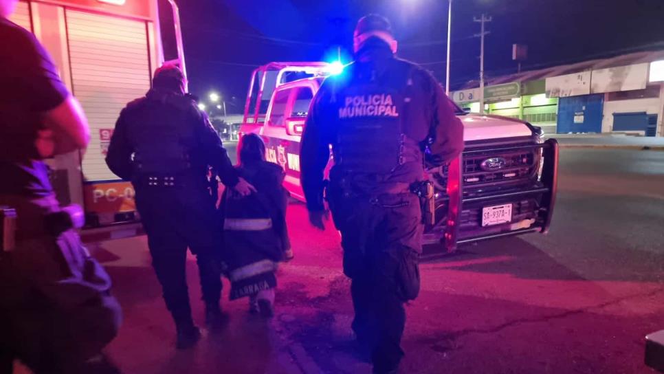 Bomberos rescatan a niña de siete años que deambulaba en la madrugada por calles de Culiacán