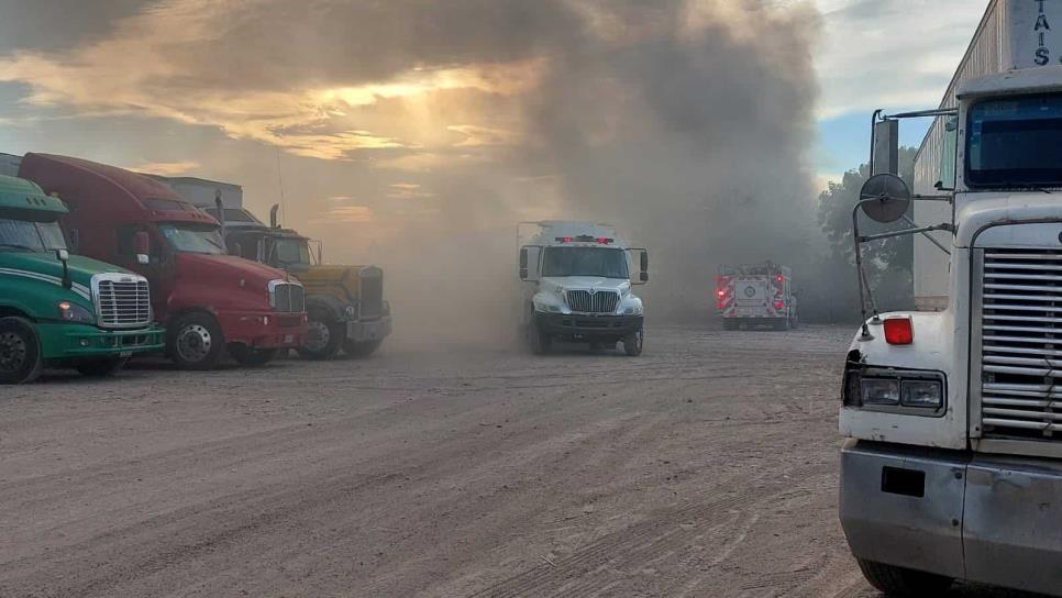 Incendio en bodega recicladora moviliza a bomberos en Culiacán