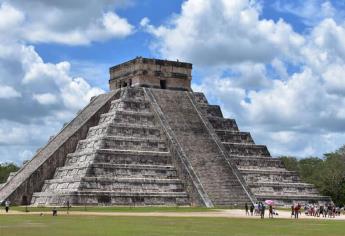 Golpean a turista por subirse a la pirámide de Chichén Itzá | VIDEO