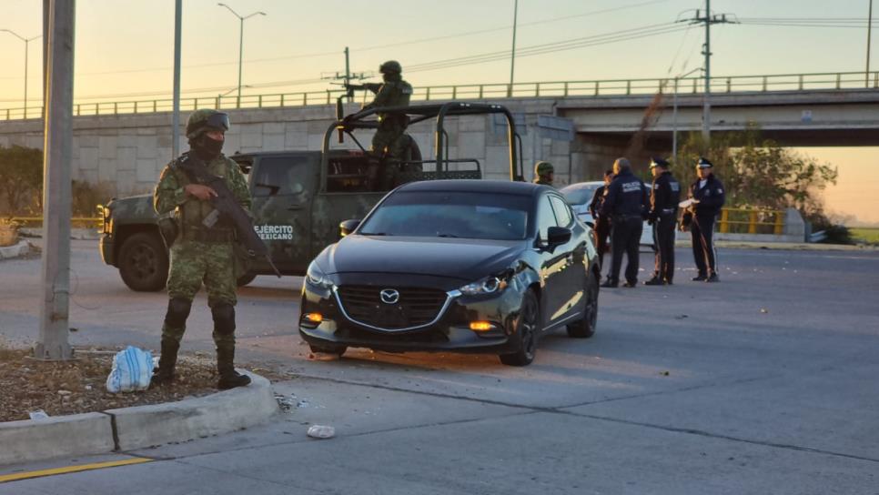 Trasladan a dos militares a un hospital, tras choque cerca del aeropuerto de Culiacán