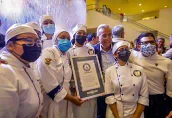 Mazatlán establece Récord Guinnes con el coctel de camarón más grande del mundo