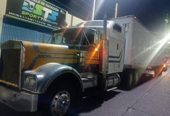 Recuperan tráiler robado de manera violenta en Culiacán