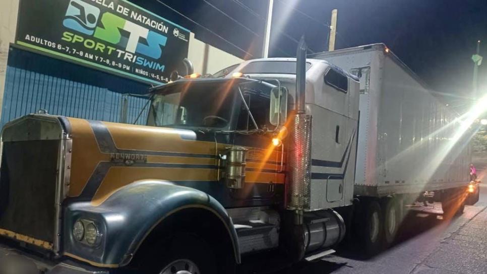Recuperan tráiler robado de manera violenta en Culiacán