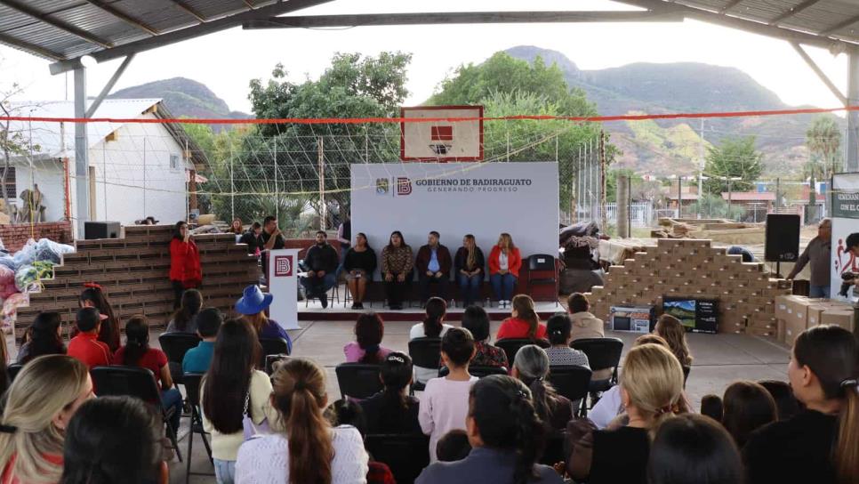 Gobierno de Badiraguato entrega más de 1,300 apoyos invernales a familias vulnerables