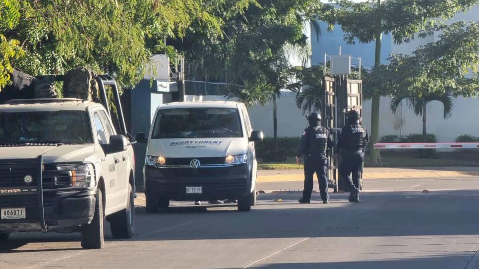 Marina y Policía Estatal realizan operativo en privada del sector La Conquista, en Culiacán