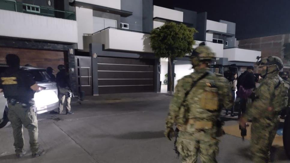 Decomisan «mega» arsenal en casa de seguridad de «Los Chapitos» en Culiacán