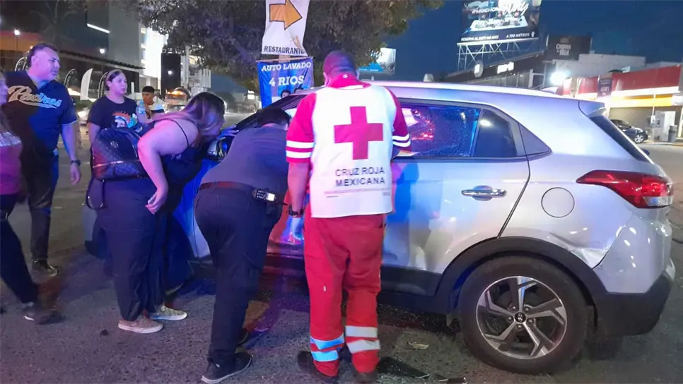Motociclista queda grave tras chocar contra camioneta en Culiacán