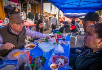 Gobernador visita el tianguis de Los Huizaches en Culiacán