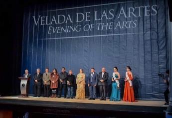El escritor David Toscana hace historia en Mazatlán: recibe premio Literatura 2023