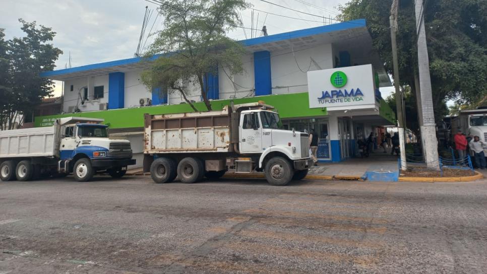 Transportistas se manifiestan en JAPAMA