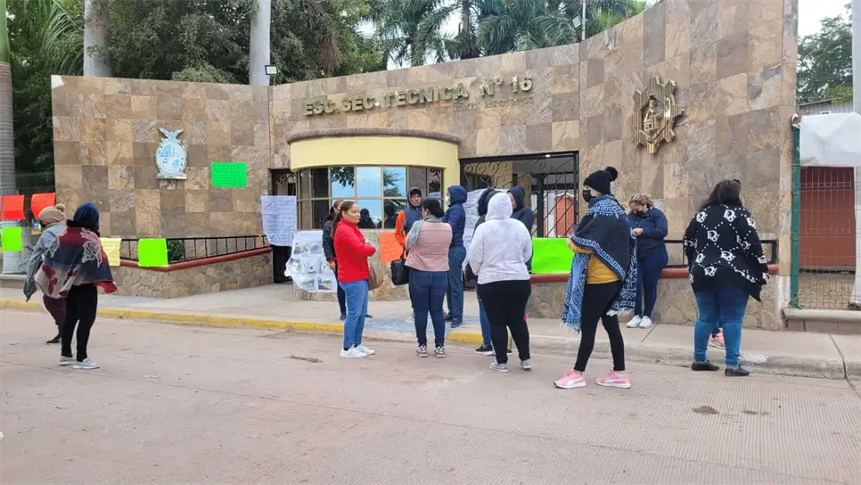 Denuncian armas blancas y consumo de mariguana en secundaria de Los Mochis