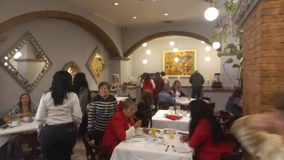 Restaurantes abarrotados por amor y amistad