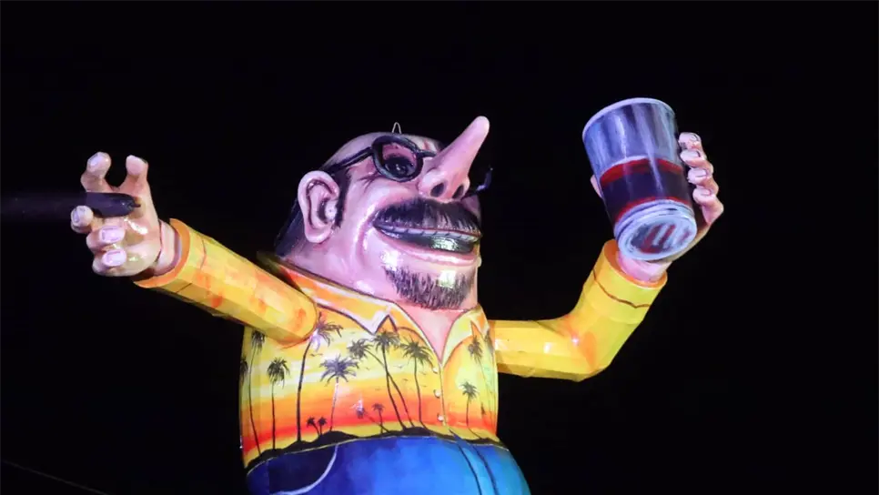 Uno de los monigotes del Malecón ha creado polémica por su parecido con Benítez Torres. FOTO: Martín Ruiz.