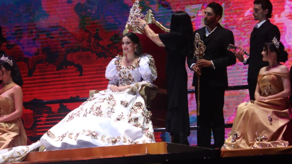 Coronan a Uma Ramírez como Reina de los Juegos Florales del Carnaval Mazatlán 2023