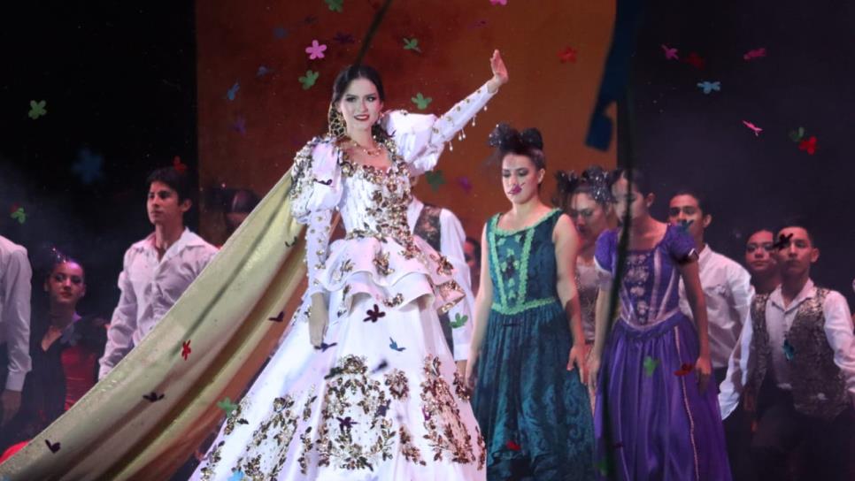 El vestido de Uma l, Reina de los Juegos Florales, representa el triunfo y está inspirado en la unión de México e Italia