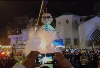 El «monigote» del «El Químico» fue «quemado» en el Carnaval de Mazatlán