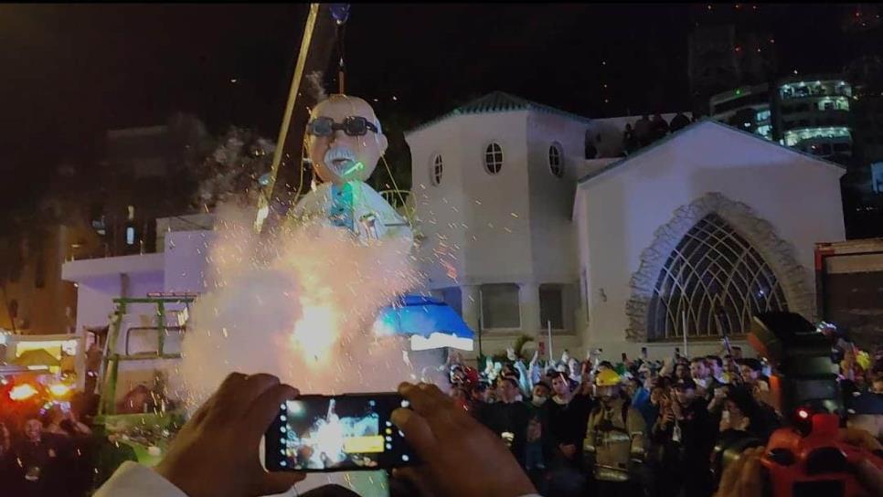 El «monigote» del «El Químico» fue «quemado» en el Carnaval de Mazatlán