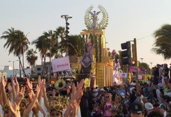 ¡Emocionados y con gran ambiente! Inicia el gran desfile del Carnaval Internacional de Mazatlán