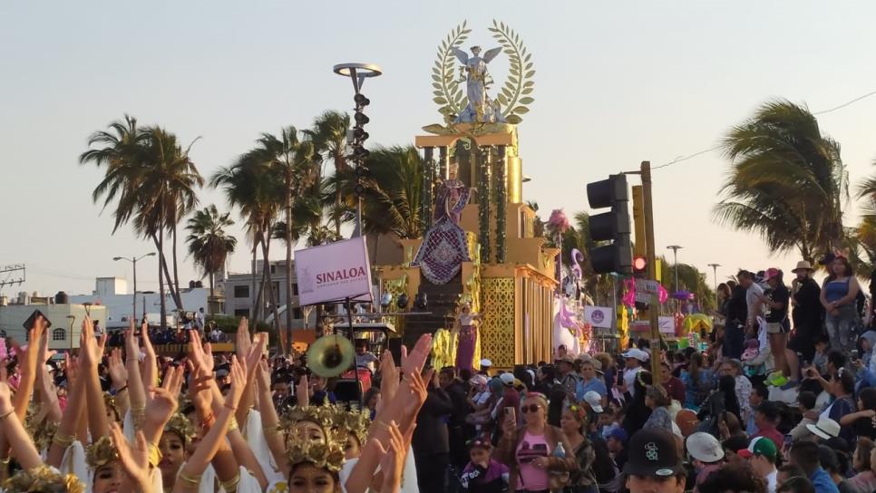 ¡Emocionados y con gran ambiente! Inicia el gran desfile del Carnaval Internacional de Mazatlán