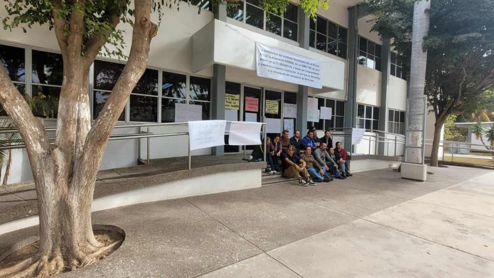 Estudiantes del Tec de Los Moxhis «explotan» ante falta de clases y recursos