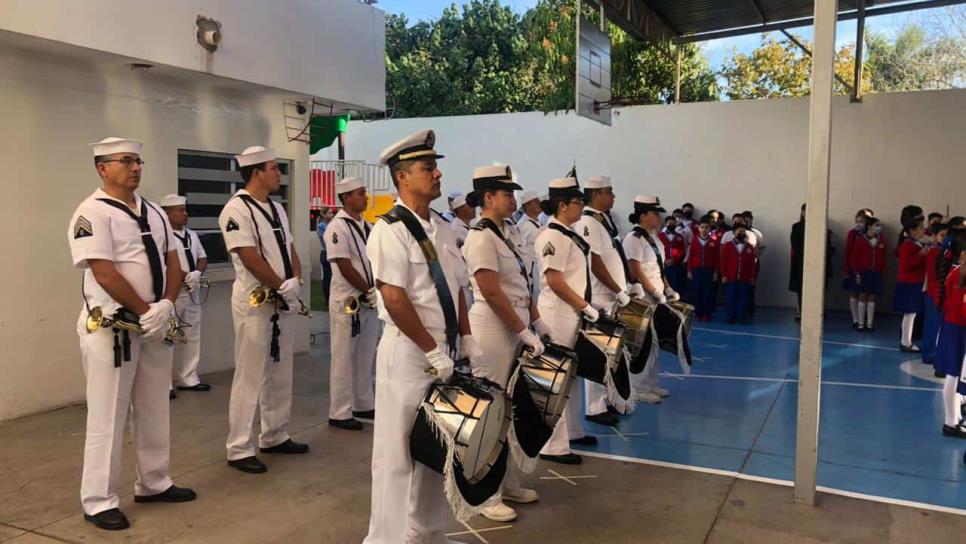 Secretaría de Marina participa en celebración del Día de la Bandera de colegio de Los Mochis