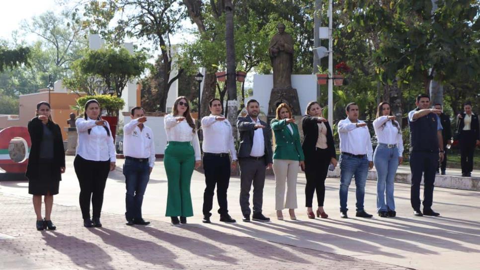 Alcalde de Badiraguato encabeza izamiento de bandera