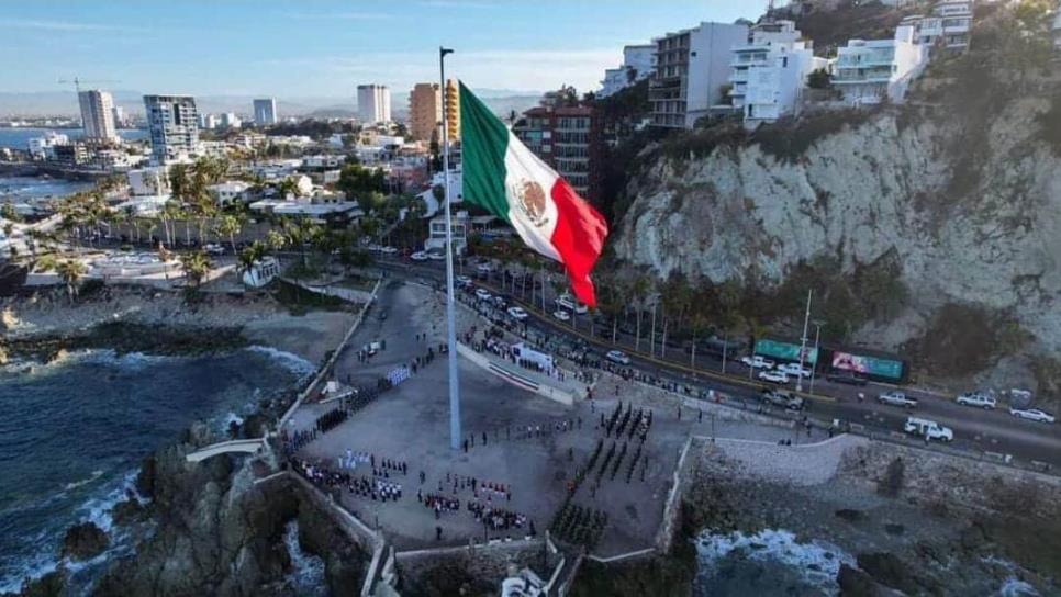 Conmemoran en Mazatlán el Día de la Bandera Nacional