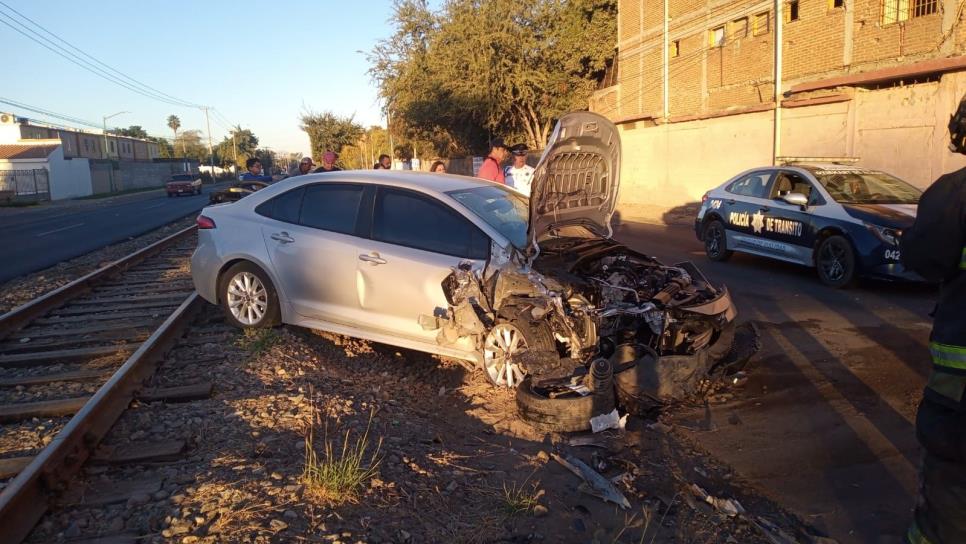 Por conducir en estado de ebriedad, deja a tres heridos en choque y volcadura en Culiacán