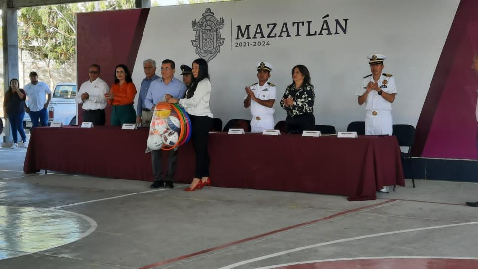 Lunes Cívico llega primaria en Mazatlán, piden rehabilitación de infraestructura