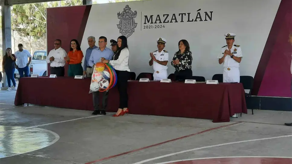 Lunes Cívico llega primaria en Mazatlán, piden rehabilitación de infraestructura