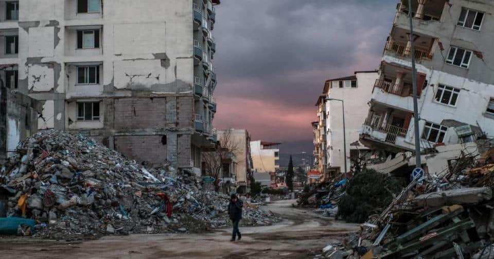 Un nuevo sismo azota este lunes a Turquía; hay decenas de heridos