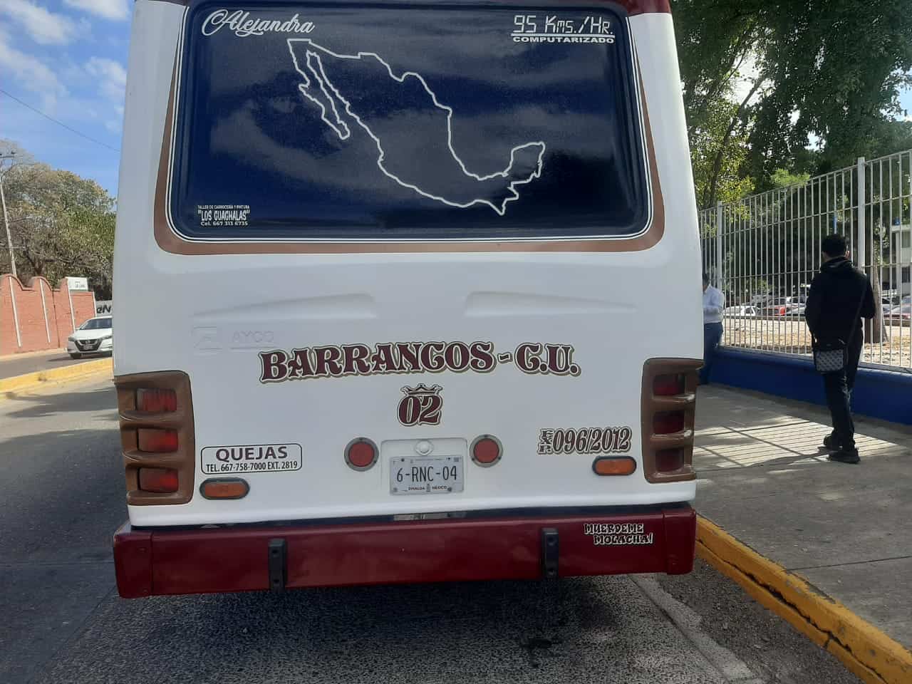 Denunciaron que el camión de la ruta Barrancos C.U. chocó y no pagó los daños.|FOTO: Temática.