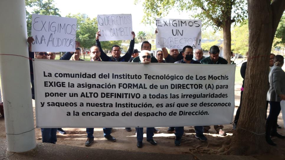 Crisis en el Tec de Los Mochis: alumnos se gradúan y maestros se manifiestan