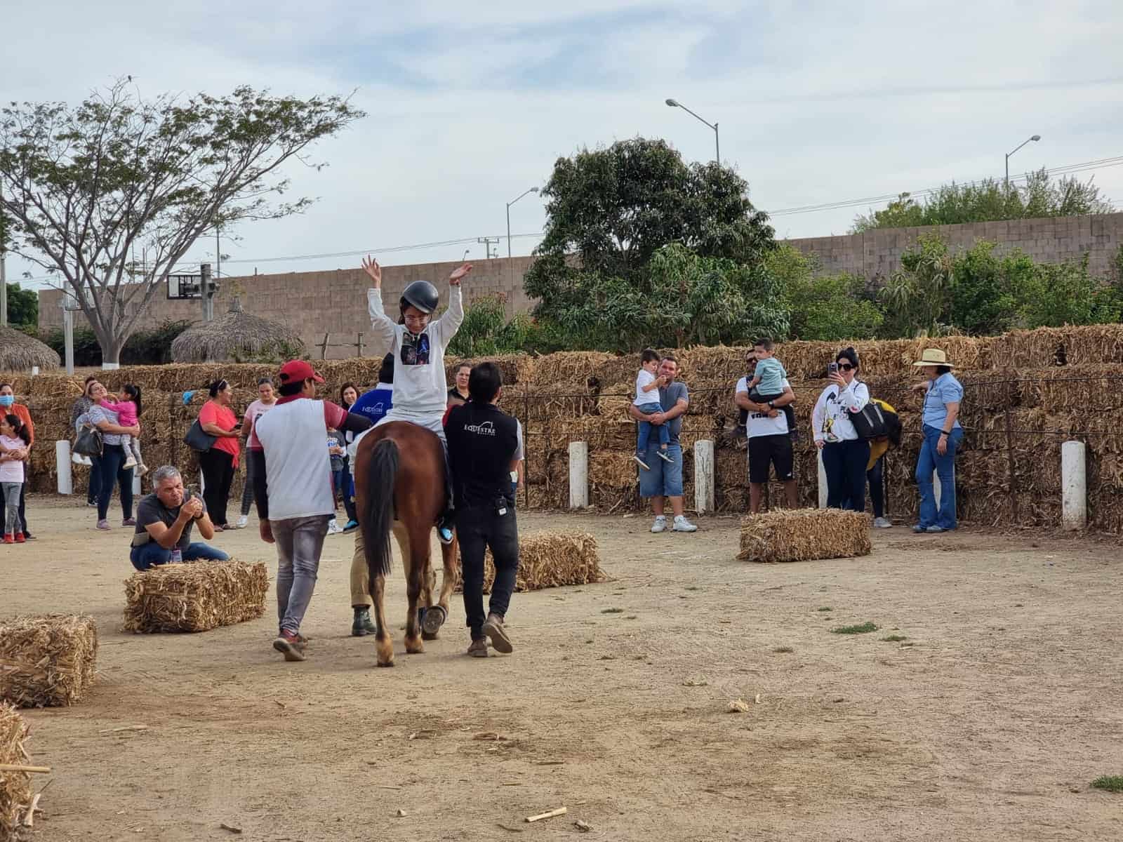 Niños de escasos recursos recibirán equinoterapias gratuitas en Mazatlán. | FOTO: Tahiry Zambrano.